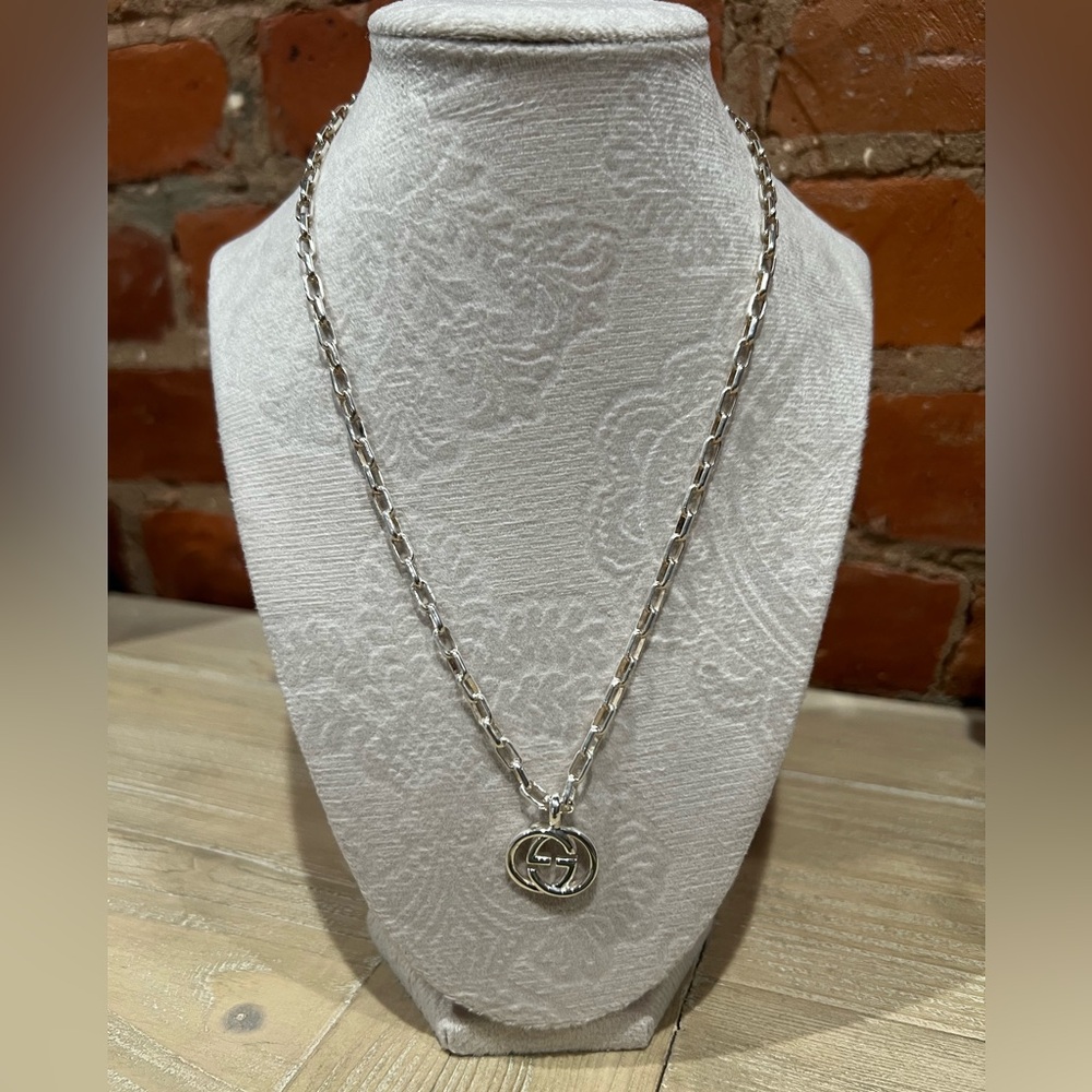 NIB Gucci Sterling Silver Interlocking G Pendant Necklace - Picture 5 of 10